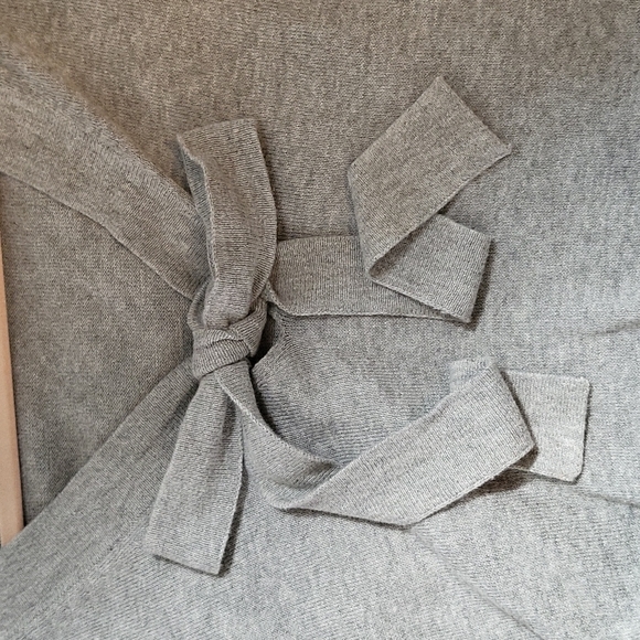 J. CREW Tie-Front Sweater size M - Picture 6 of 6